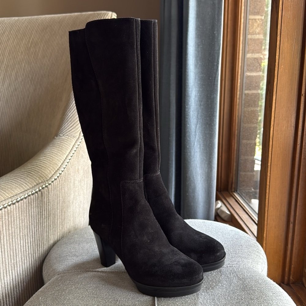 La Canadienne Elegant Black Knee-High Women's Boots
